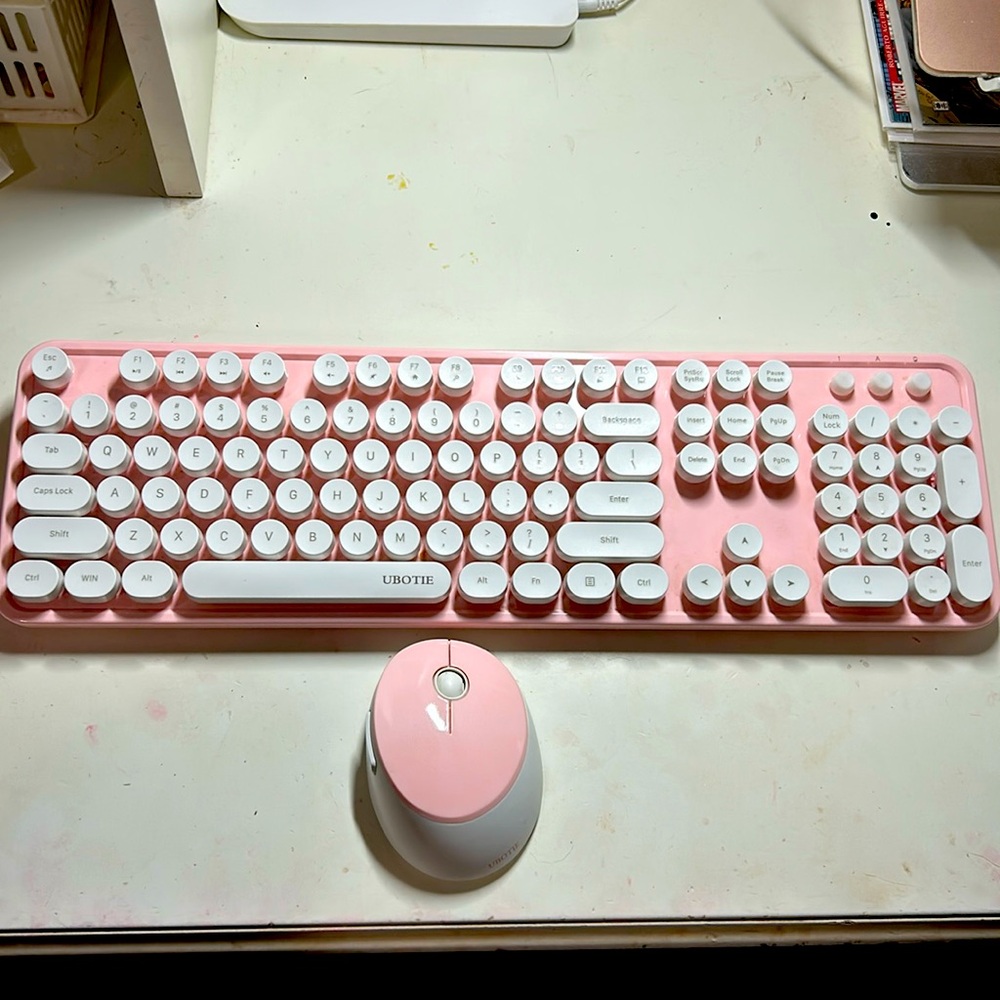 Wireless Keyboard and Mouse typewriter style (pink and white)